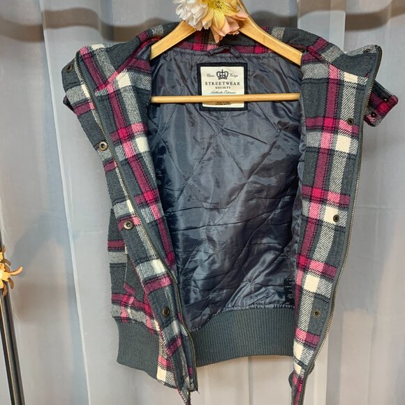 SWS Plaid Vest w/ Removeable Hood - Picture 3 of 9